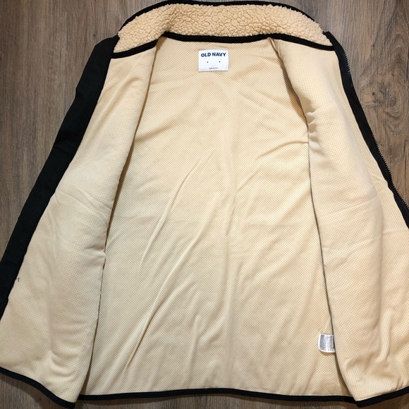 Old Navy Unisex Sherpa Zip Vest - Picture 12 of 17